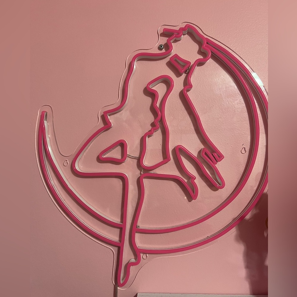 Sailor Moon neon room light 💡  pink light.
